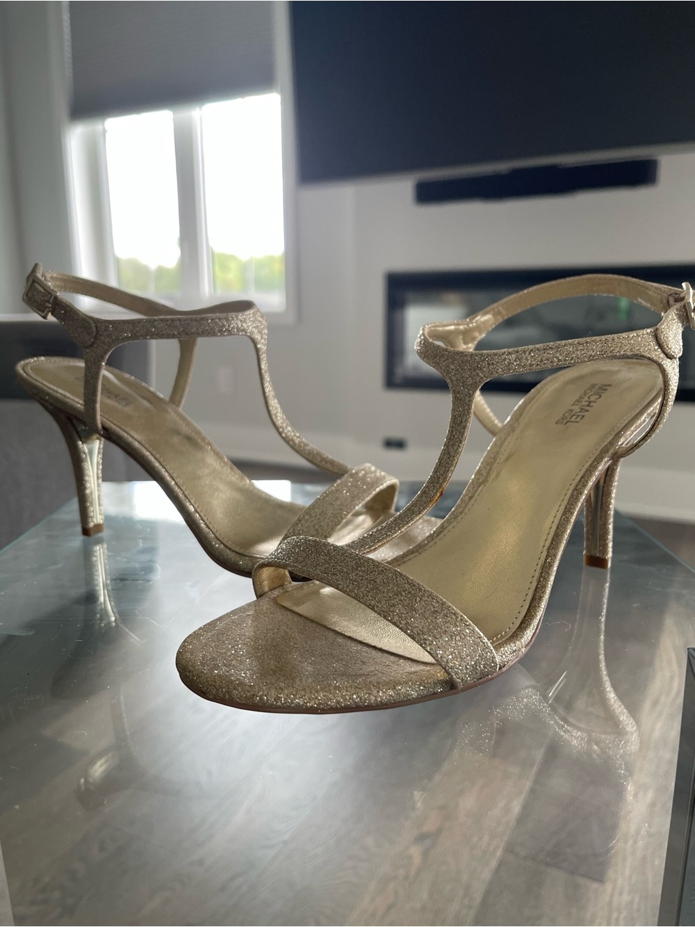 Women’s Michael Kors Gold Glitter T-Strap Heeled Sandals size 7